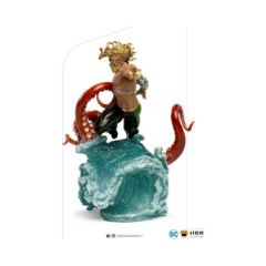 Picture of Iron Studios Deluxe - Aquaman Art Scale Statue (1/10) (DCCDCG43521-10)